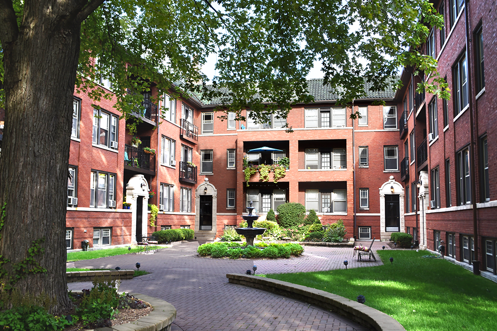 Courtyard image of Kiser Group's recent closing, Dover Court