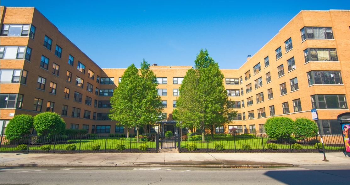 Image of 7500 South Shore Drive courtyard
