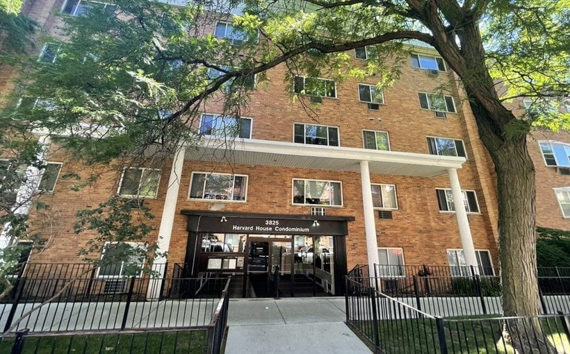 Kiser Group Markets Condo Deconversion in East Lakeview